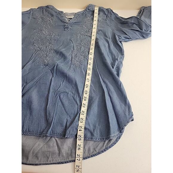 Christopher & Banks Blue Embroidered Floral V-Neck Chambray Top Womens Sz Large - Picture 5 of 12